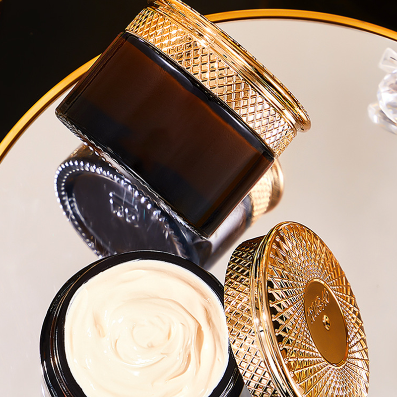 Illuminating Face Cream with Herbal Extracts – product image