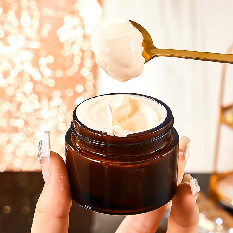Illuminating Face Cream with Herbal Extracts – product image