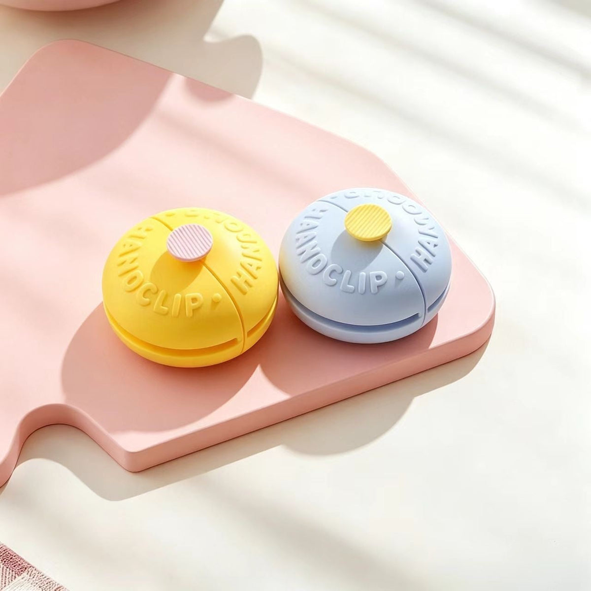 Donut-Shaped Silicone Pinch Mitts – product image