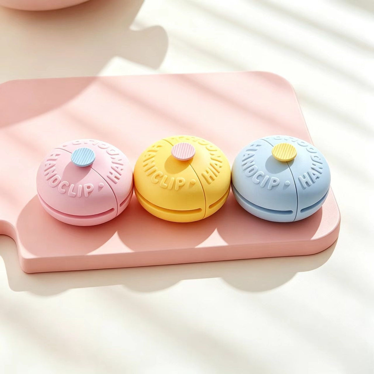 Donut-Shaped Silicone Pinch Mitts – product image